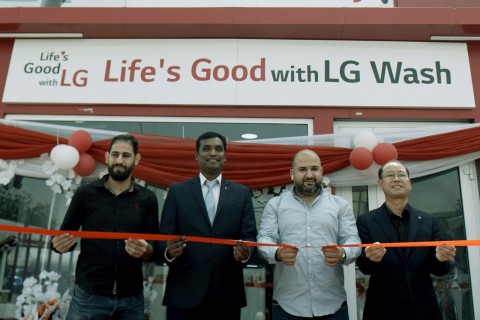 사진설명 : LG전자가 나이지리아 카노주에 위치한 LG 브랜드샵의 일부 공간에 무료 세탁방인 ‘라이프스 굿 위드 LG 워시’를 열었다