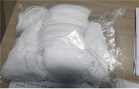 00만원에 판매된 출처불명의 무표시 마스크 100매  배송된 물건 사진 (제공 : 서울시)