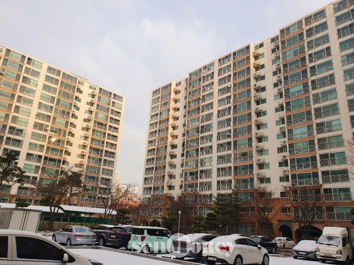 설명 : 경기도 시흥에 위치한 아파트의 모습(이미지 : 센머니 DB)