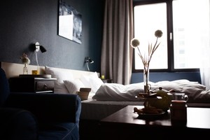 여공무원, 출장지에 연인 불러 '업무용 숙소' 부정 사용